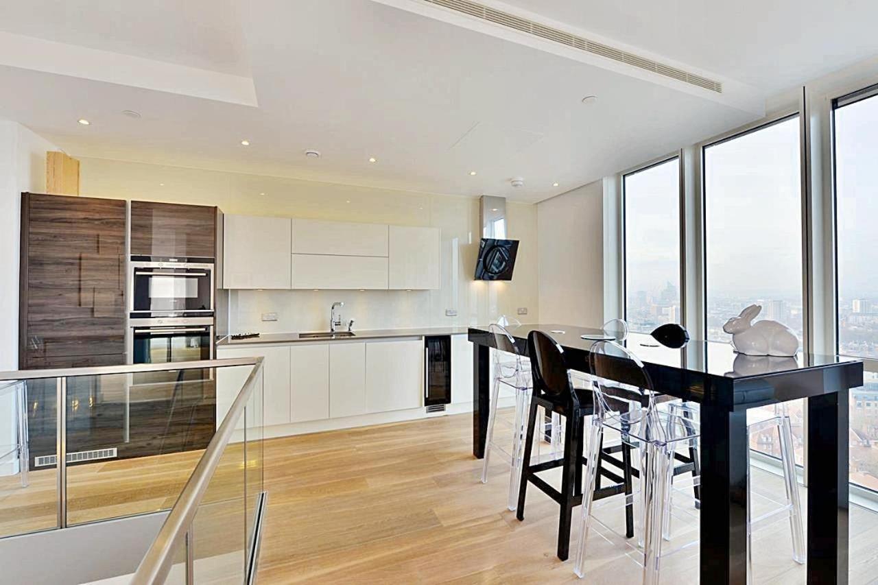 Bird's Eye View - Luxury 2bdr Penthouse In Appartamento