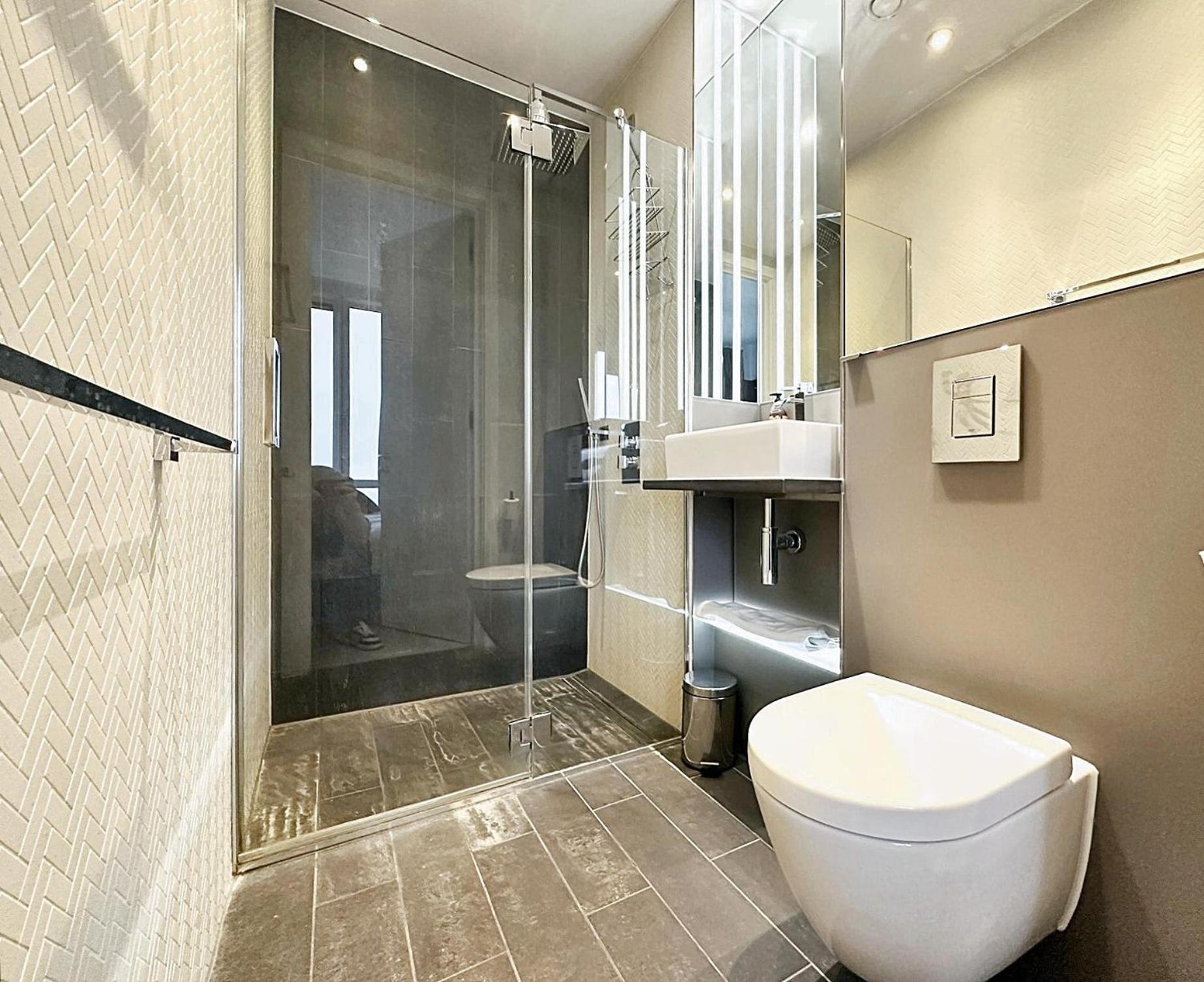 Bird's Eye View - Luxury 2bdr Penthouse In Appartamento